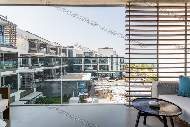 Interior portfolio photograph by Anton Yod — 031.