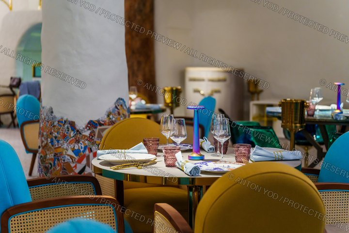 Interior portfolio photograph by Anton Yod — 048.