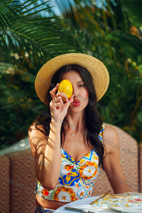Commercial lifestyle portfolio photograph by Anton Yod — 037.
